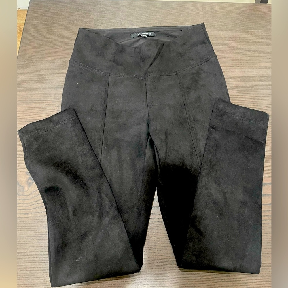 Black pants not sure on pmts looks like size 4